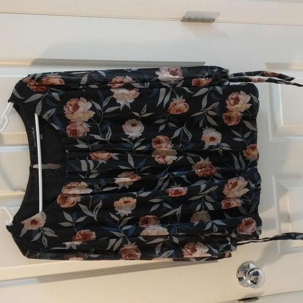 Sara  Michelle Ladies blouse
